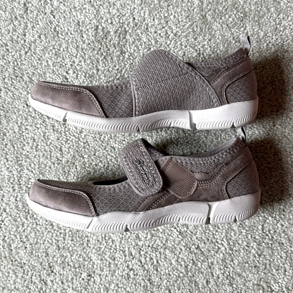 Women’s Skechers shoes. Taupe. Size 7 - Picture 3 of 7